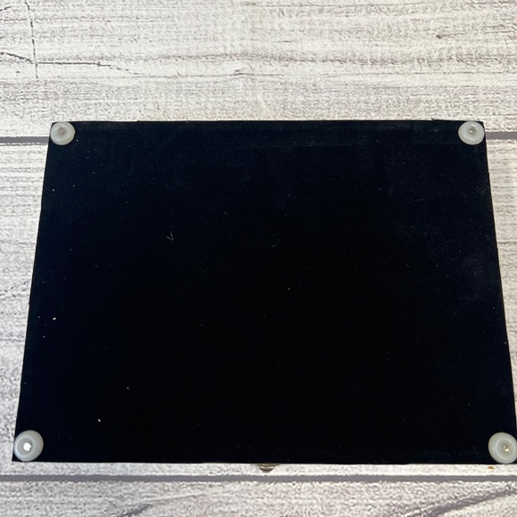 Handcrafted Floral Embossed Ring Box - Picture 11 of 13